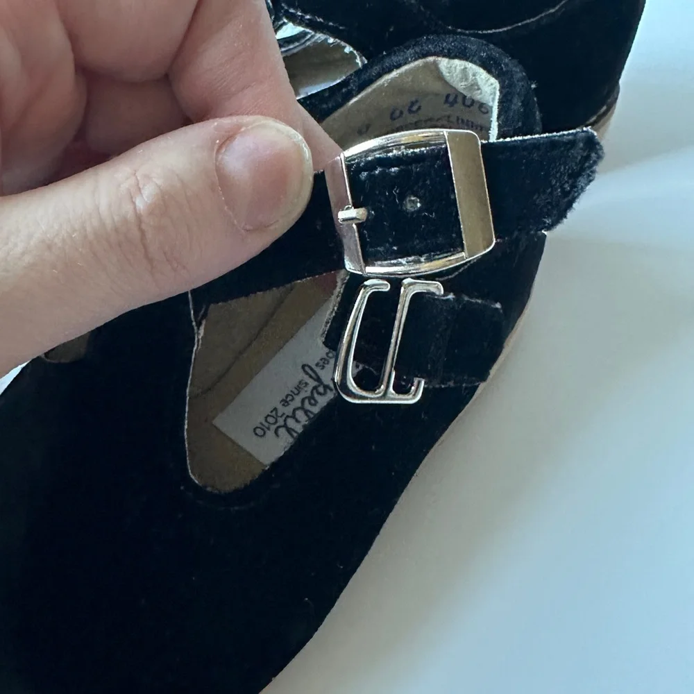 Girls’ Black Velvet‎ Mon Petit T-Strap Shoes
